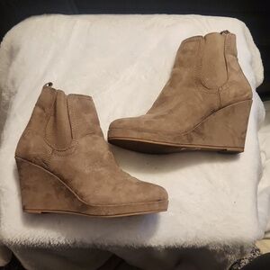 Revel wedge suede boots tan with stretchy sides and tab on back size 6